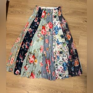 Lucky & Coco Boho Floral Pleated Maxi Skirt Sz M